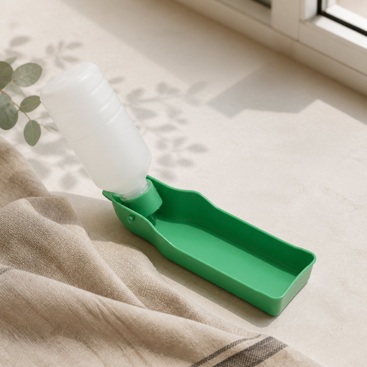 Gourde portable pour chien – mise en scène naturelle