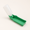 Gourde portable pour chien – vue trois quarts sur fond blanc cassé